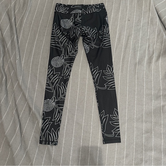 Oiwi ocean Ulu Wahine Compression
Leggings Hawaii print workout - Picture 8 of 8